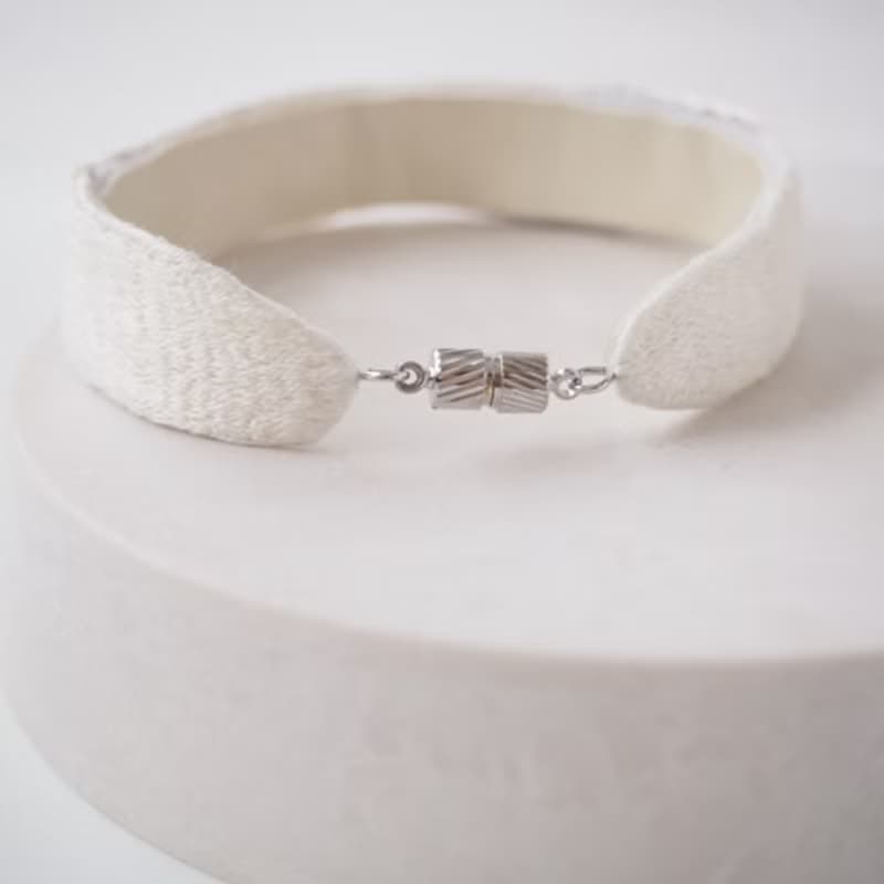 刺繍ブレスレット　オフホワイト