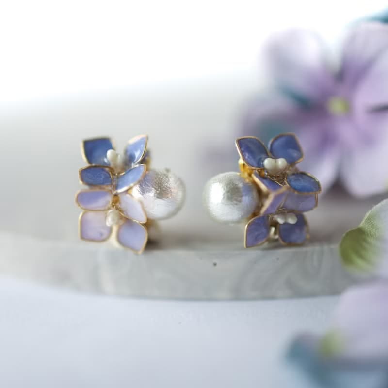 紫陽花とコットンパールのビジュー ピアス　イヤリング