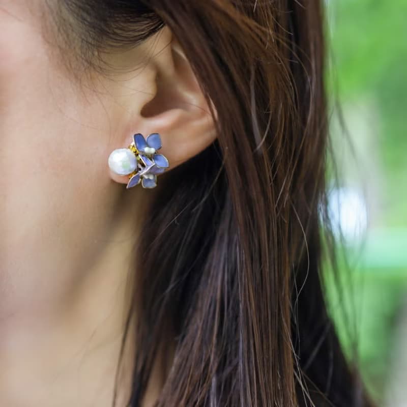 紫陽花とコットンパールのビジュー ピアス　イヤリング