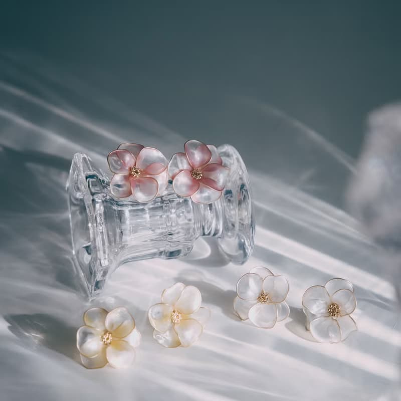 【麗格海棠-通透白】貼耳式耳環 | 水晶花飾品 | 新娘飾品