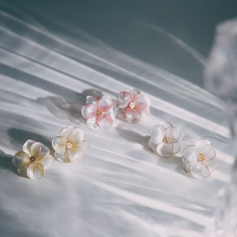 【麗格海棠-通透白】貼耳式耳環 | 水晶花飾品 | 新娘飾品