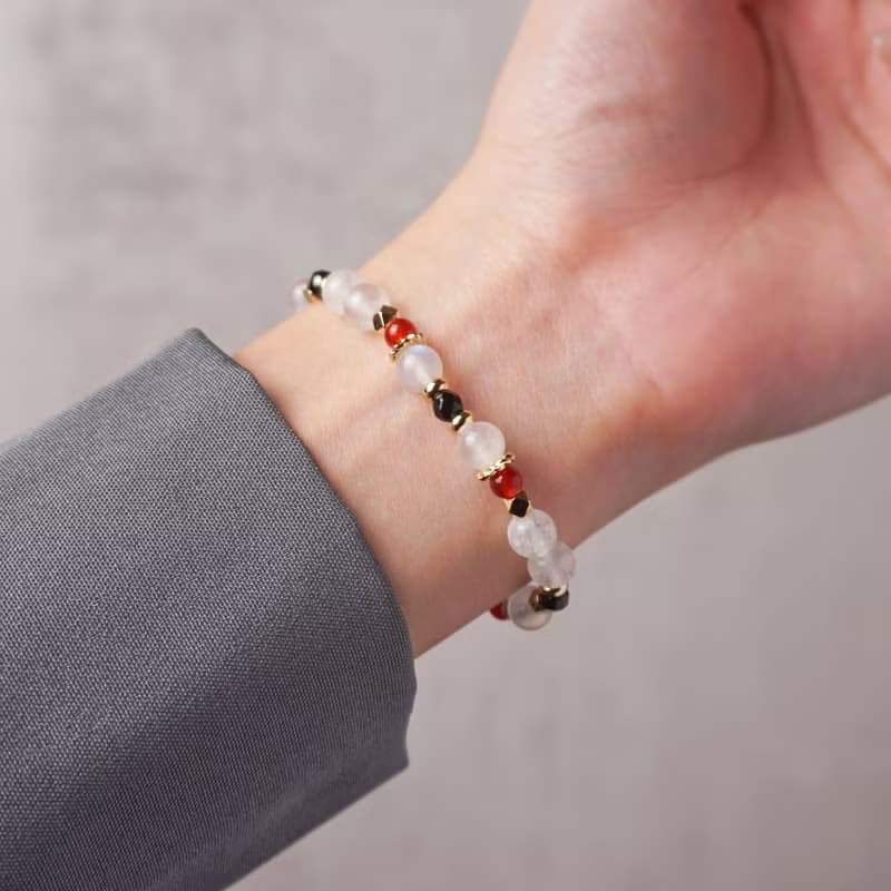 丹頂鶴 // 月光石紅瑪瑙黑瑪瑙 手鍊 // 內在平靜 好人緣 平安