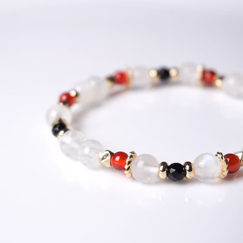 丹頂鶴 // 月光石紅瑪瑙黑瑪瑙 手鍊 // 內在平靜 好人緣 平安