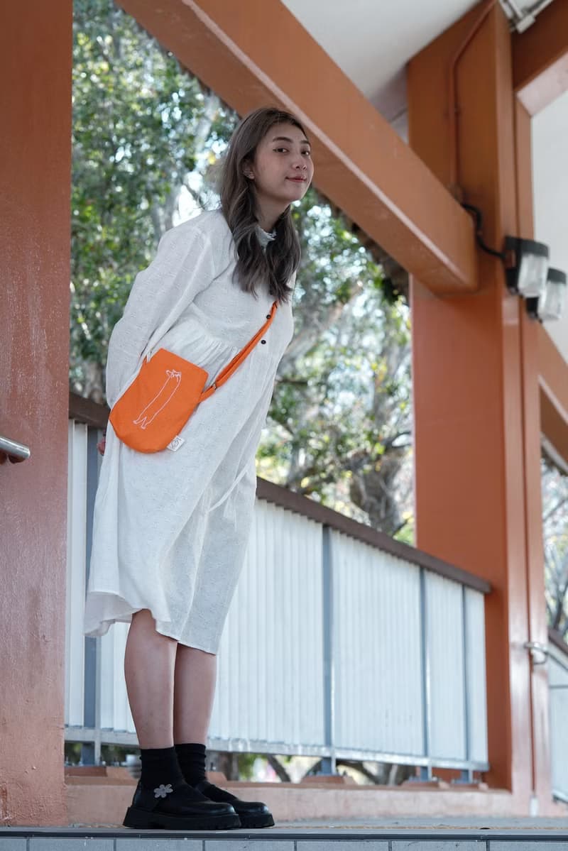 橙色伸長長貓刺繡斜孭袋