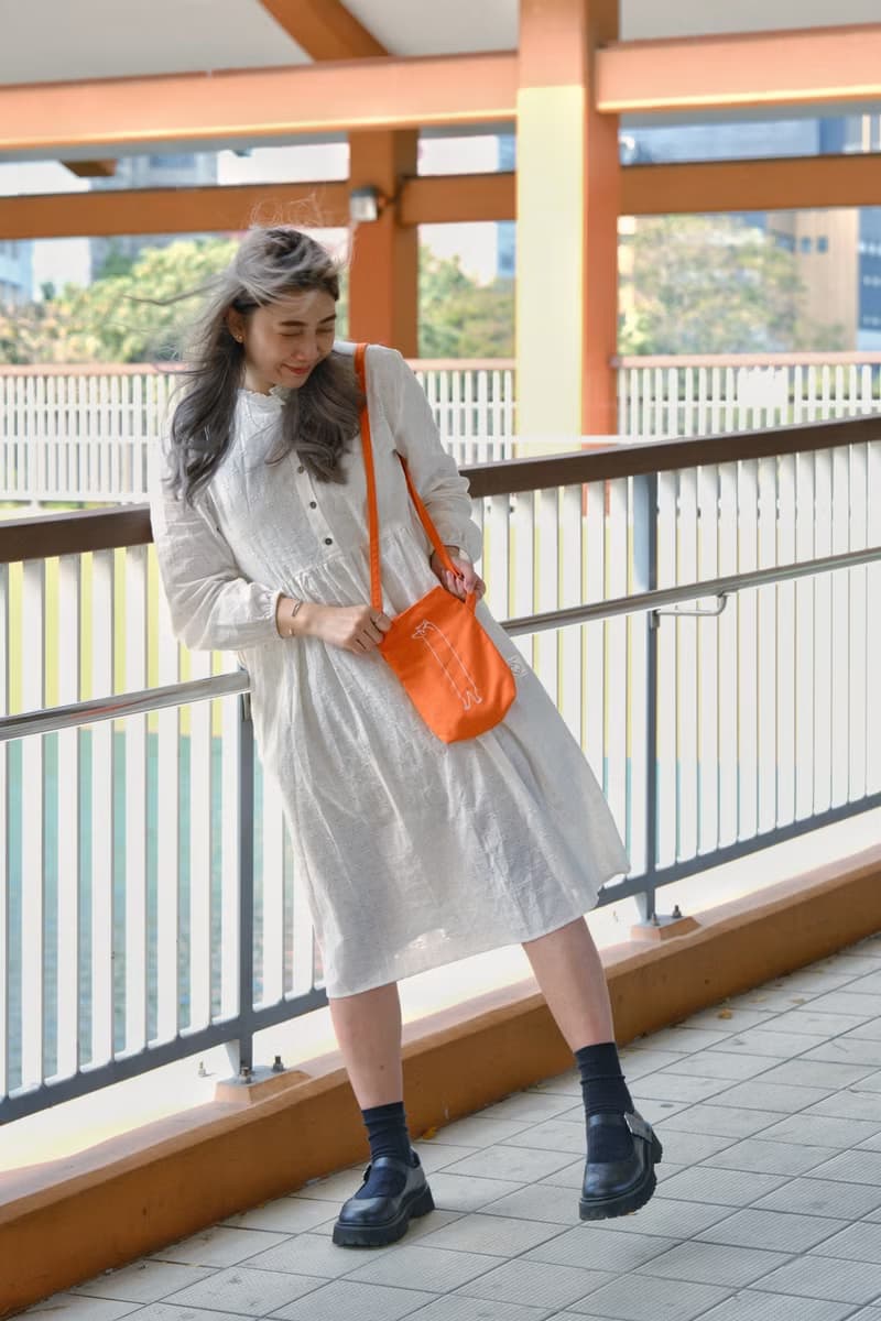 橙色伸長長貓刺繡斜孭袋