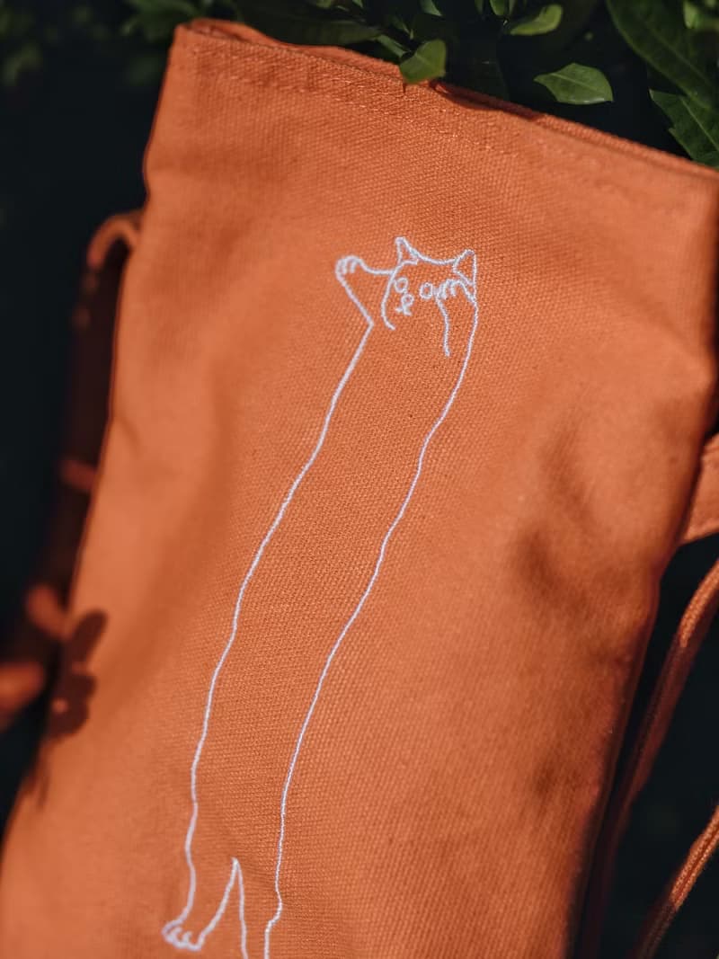 橙色伸長長貓刺繡斜孭袋