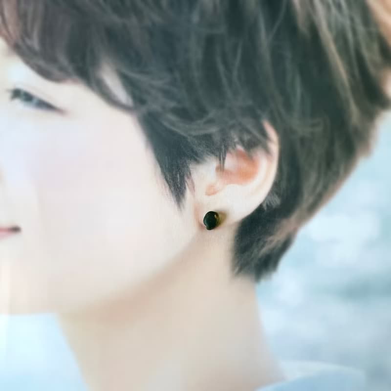 【再販】 海からの贈り物 シーグラス 金継ぎ ピアス ノンホールピアス イヤリング シンプル 小さい 小ぶり ゴールド 金 グリーン 緑 深緑 ガラス オフィス