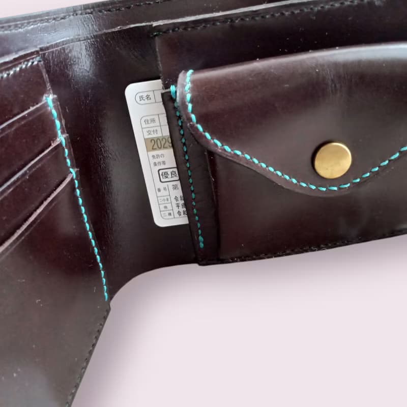 本革　手縫い　表　ブルーチェック　中　イタリアヌメ革　チョコレート色　手染め　二つ折り財布