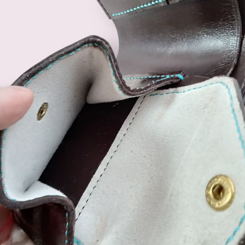 本革　手縫い　表　ブルーチェック　中　イタリアヌメ革　チョコレート色　手染め　二つ折り財布