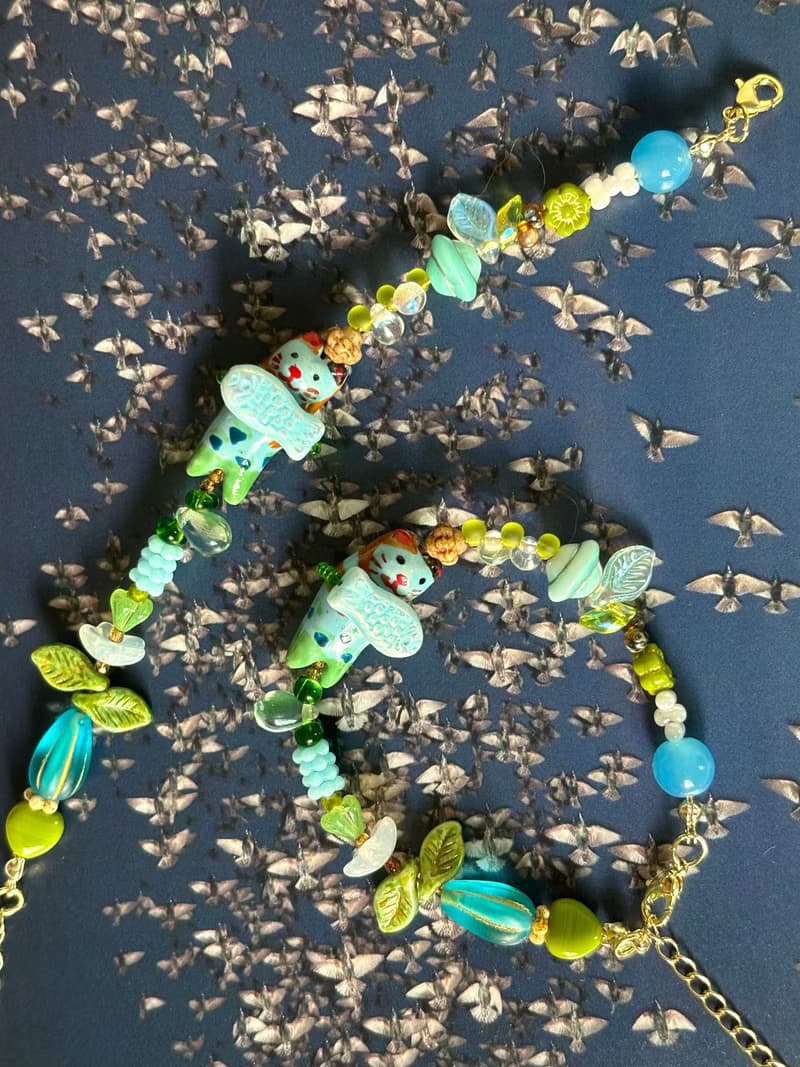 zi2.rennt|貓咪抱魚|手作手鍊 串珠手鍊 童趣手鍊 捷克珠 手環