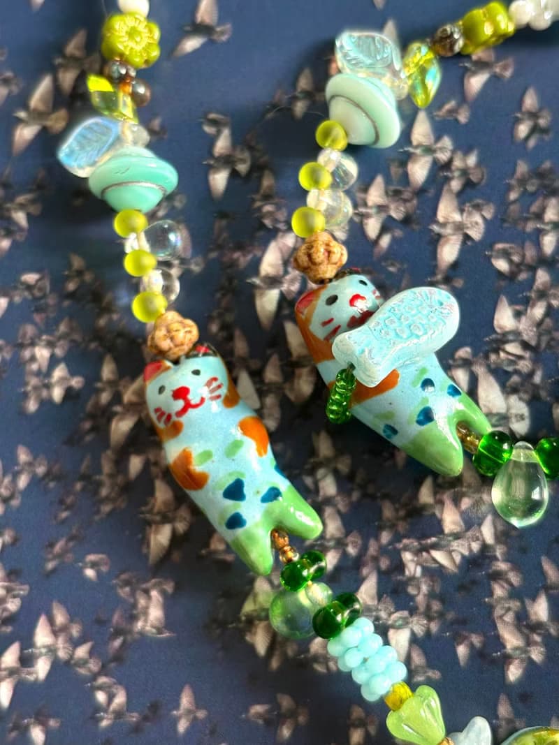 zi2.rennt|貓咪抱魚|手作手鍊 串珠手鍊 童趣手鍊 捷克珠 手環