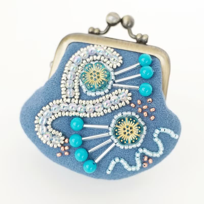 両面刺繍の小さな小さながま口 14
