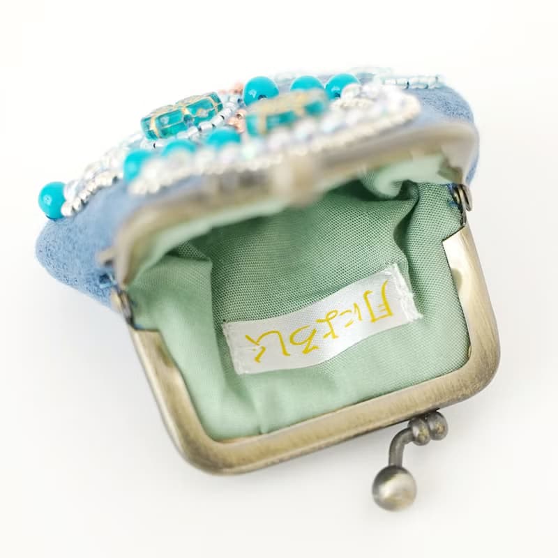両面刺繍の小さな小さながま口 14