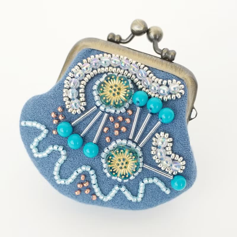 両面刺繍の小さな小さながま口 14