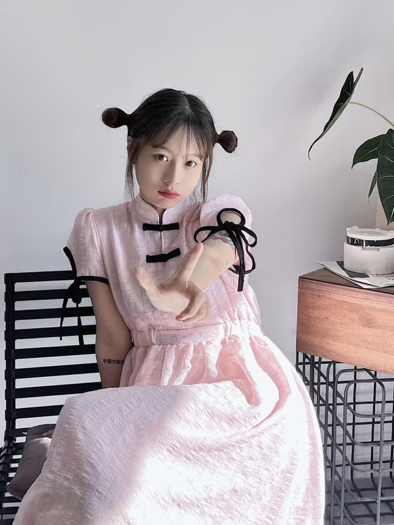 新中式 盤扣立領正肩 粉色泡泡格洋裝 寬鬆