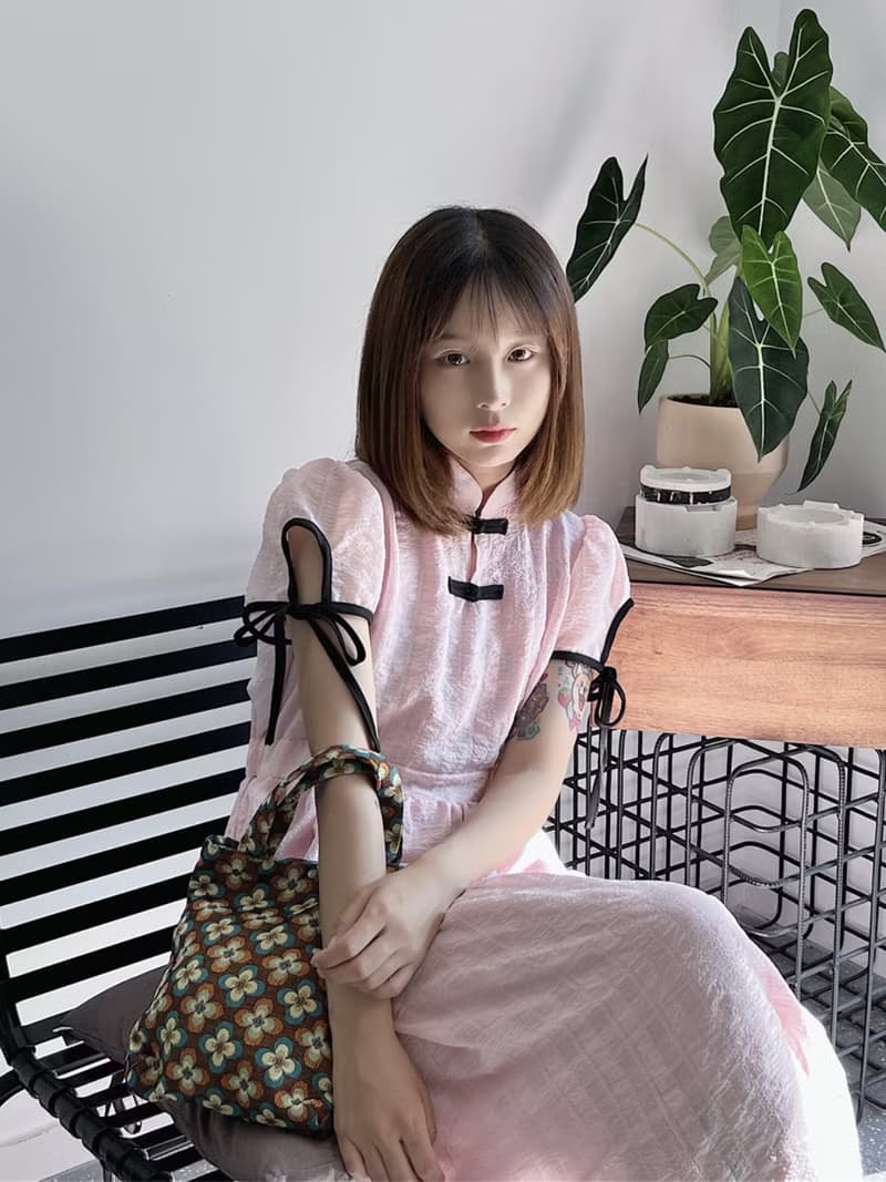新中式 盤扣立領正肩 粉色泡泡格洋裝 寬鬆