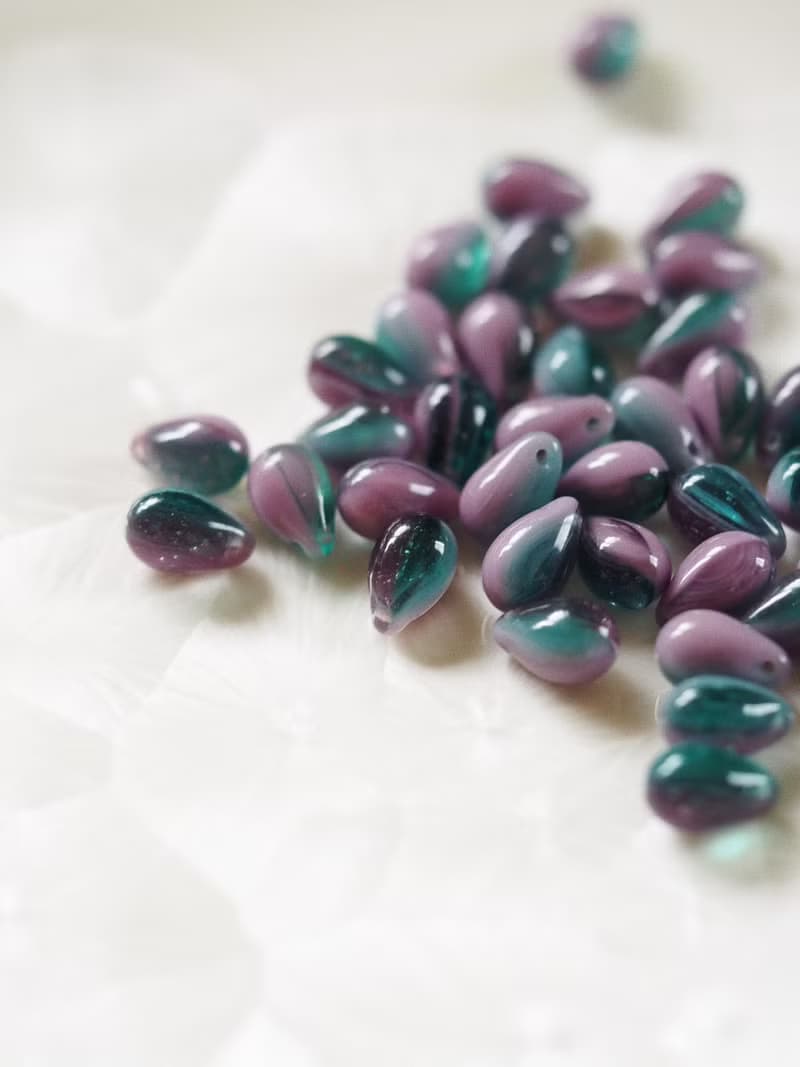 幻彩淚滴 捷克珠垂墜耳環 粉紫