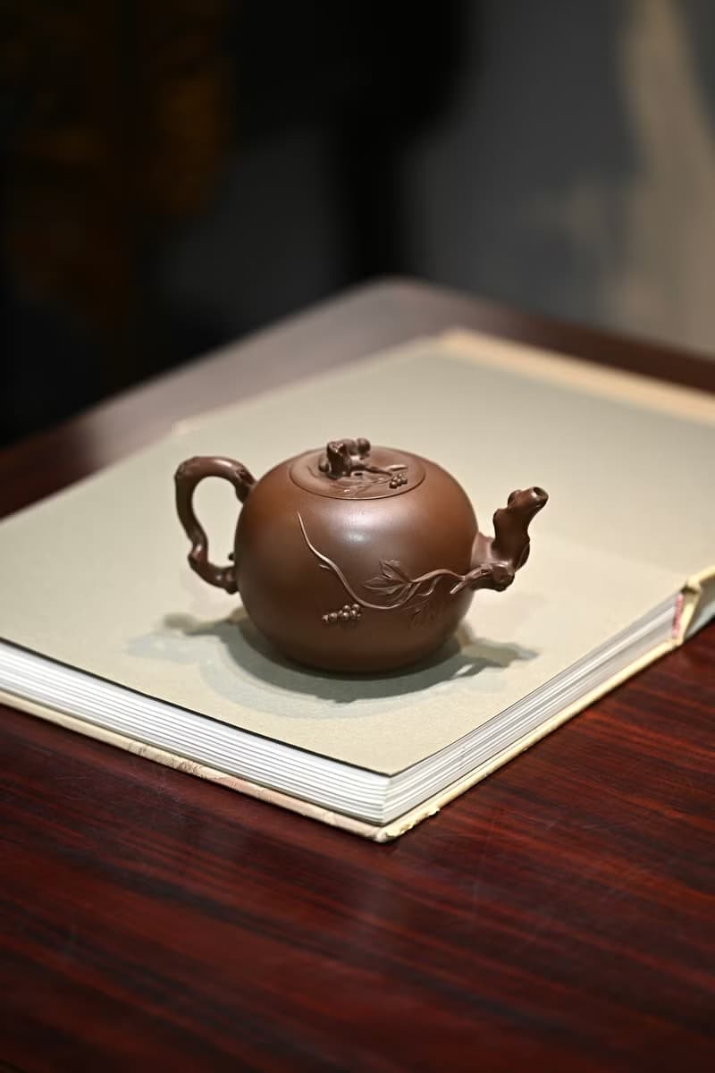 松鼠葡萄 全手工 正高工許學芳作品 容量350cc一廠紫泥子孫滿堂