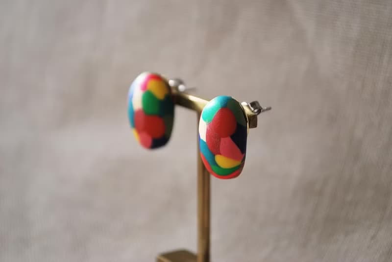 いびつなダエンピアス・イヤリング カラフル