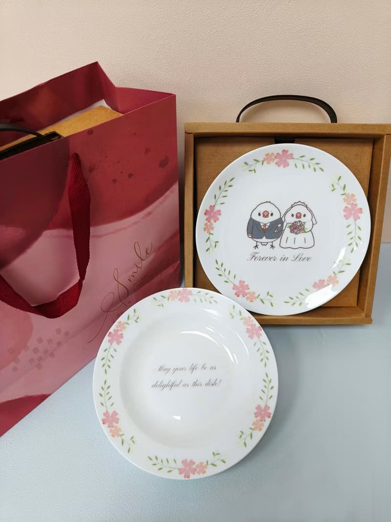 合作插畫藝術家-Dream Hugo夢想雨果 永遠甜蜜 文鳥骨瓷盤組