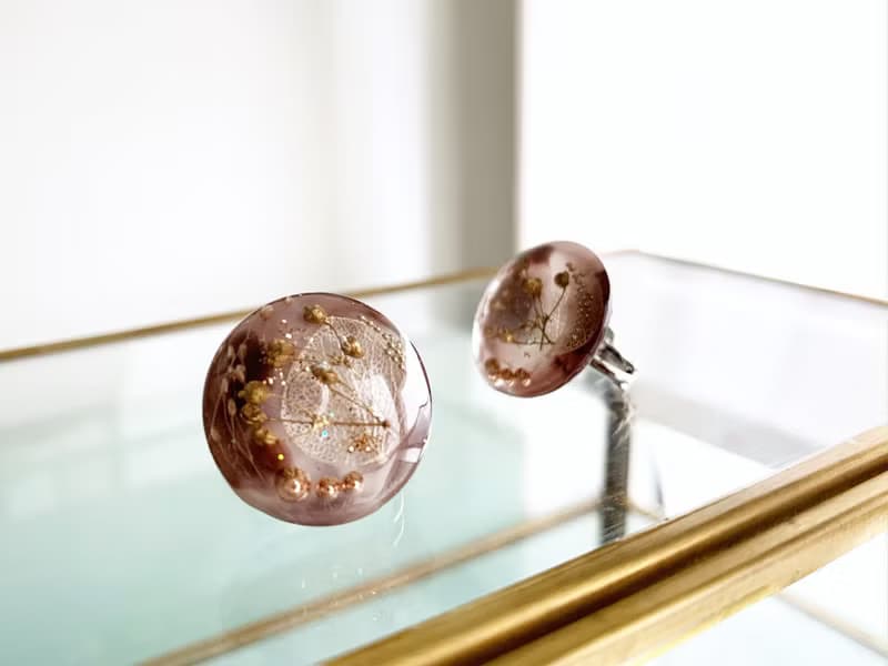 チョコレートカラーとボタニカルフワラー・イヤリング