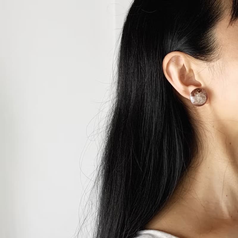 チョコレートカラーとボタニカルフワラー・イヤリング