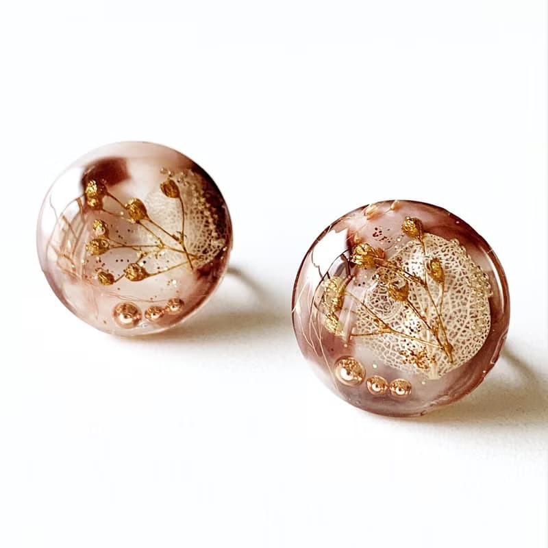 チョコレートカラーとボタニカルフワラー・イヤリング