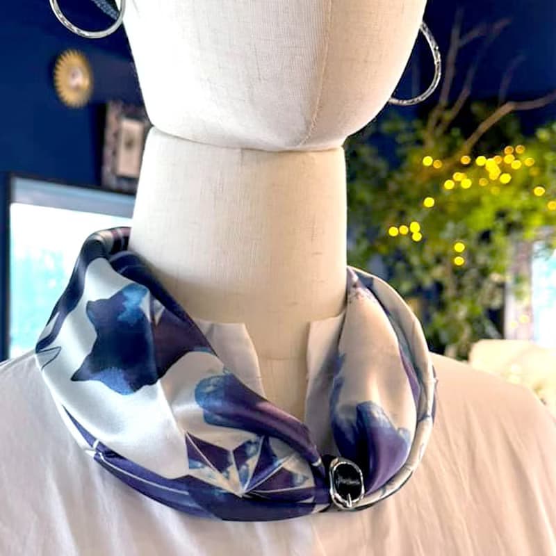 50cm角_silkscarf_藍猫柄のシルクスカーフ　ChristalART