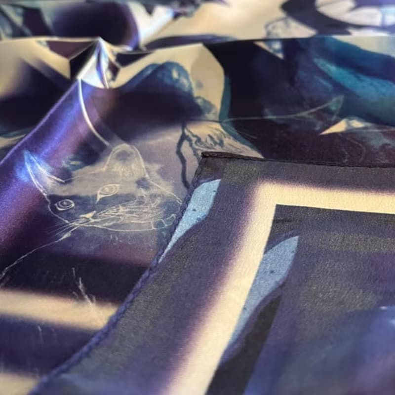 50cm角_silkscarf_藍猫柄のシルクスカーフ　ChristalART
