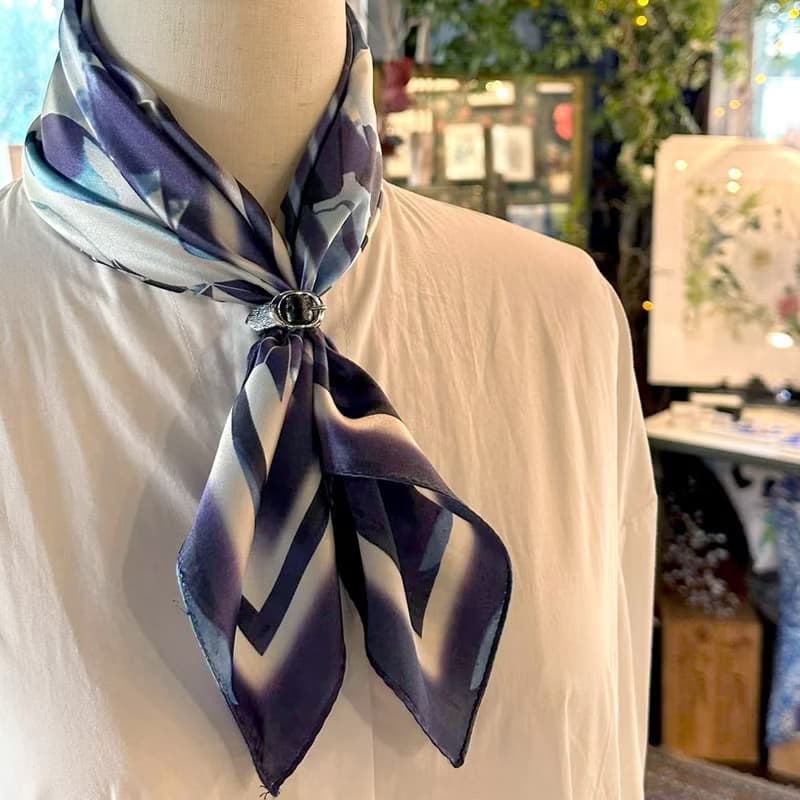 50cm角_silkscarf_藍猫柄のシルクスカーフ　ChristalART