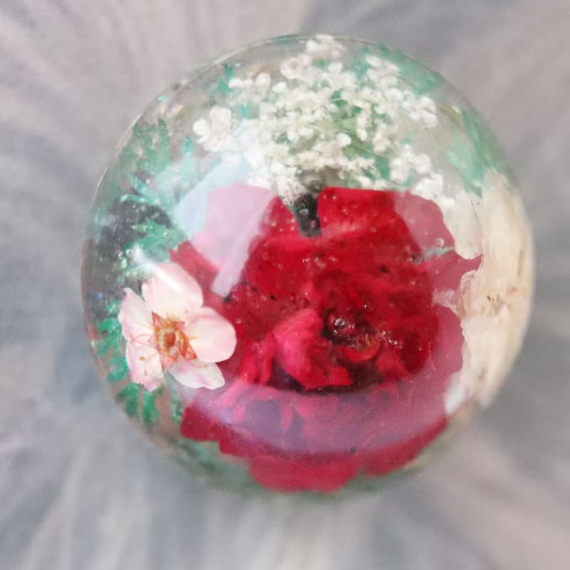 - ramillete 小さな花束 - 赤バラとコデマリのヘアゴム　丸型