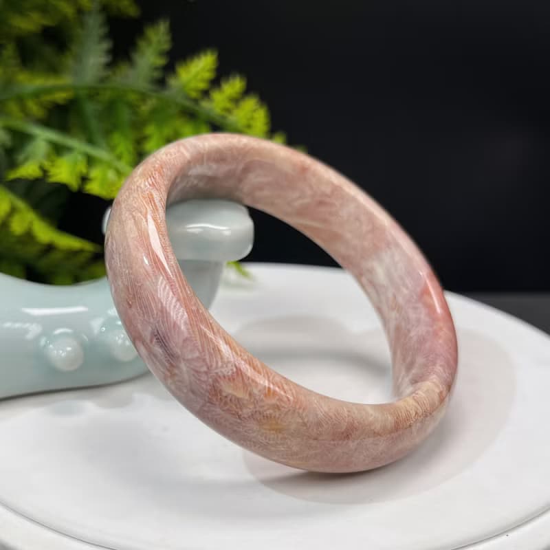 精品 珊瑚玉手鐲 54+MM 冰潤高瓷天眼鳳尾蟲紋 菊花玉手環 襯膚色