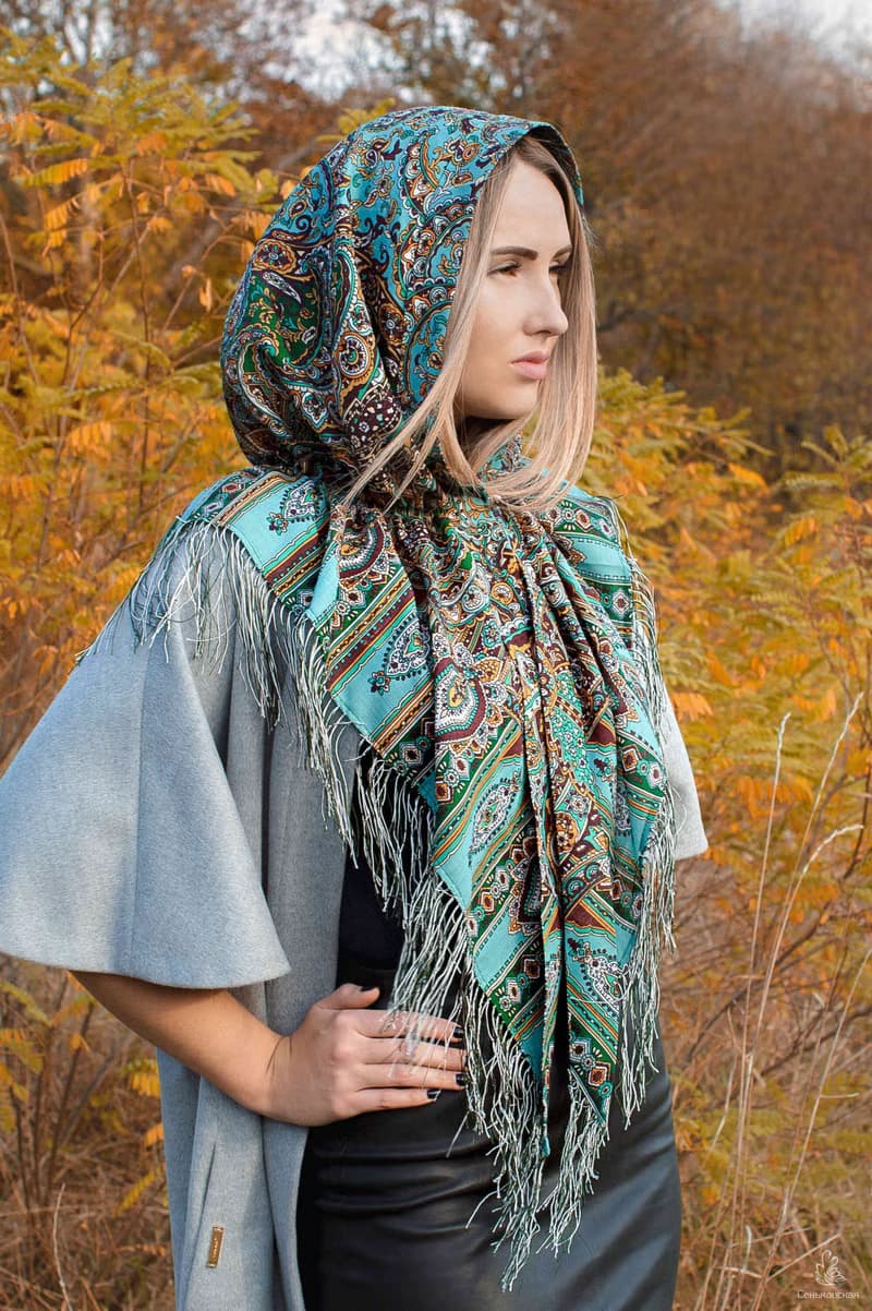 Pavlovo Posad Russian Shawl 100% Wool Scarf Wrap Silk Fringe 125x125 cm 598-52