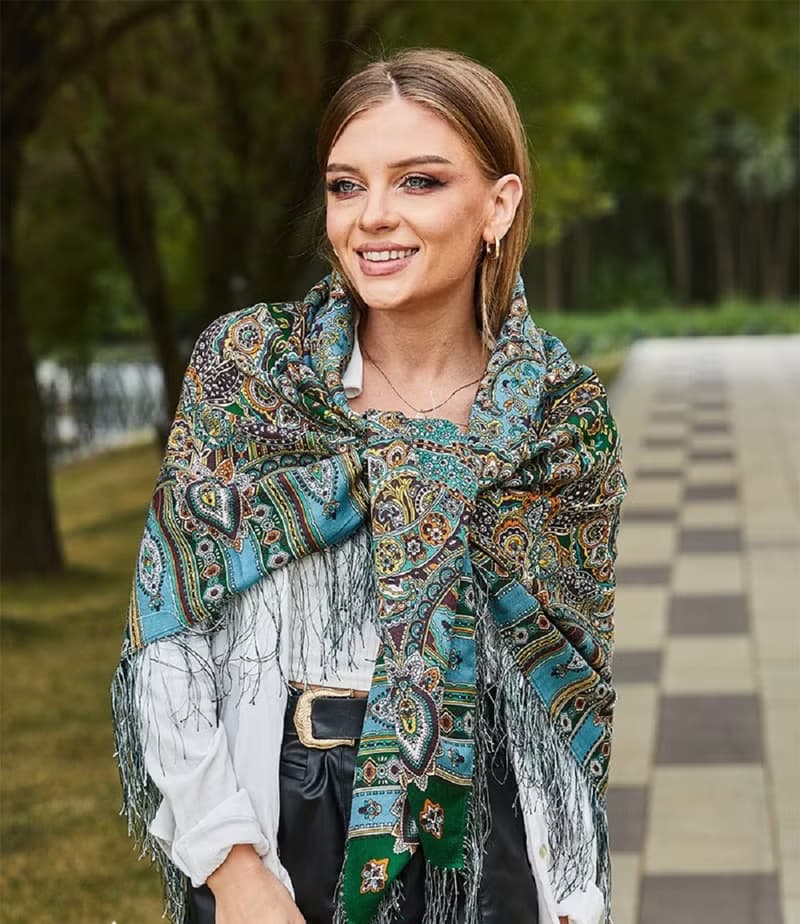 Pavlovo Posad Russian Shawl 100% Wool Scarf Wrap Silk Fringe 125x125 cm 598-52