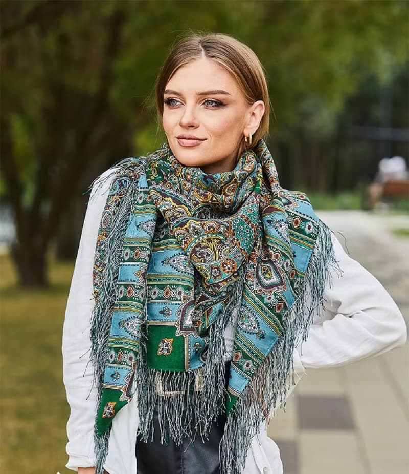 Pavlovo Posad Russian Shawl 100% Wool Scarf Wrap Silk Fringe 125x125 cm 598-52
