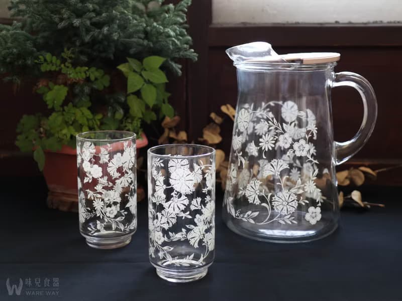 早期進口冷水杯壺－梅花草、石竹與小雛菊 (餐具/老件/舊物/玻璃)