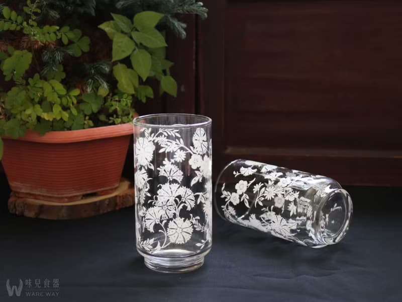 早期進口冷水杯壺－梅花草、石竹與小雛菊 (餐具/老件/舊物/玻璃)