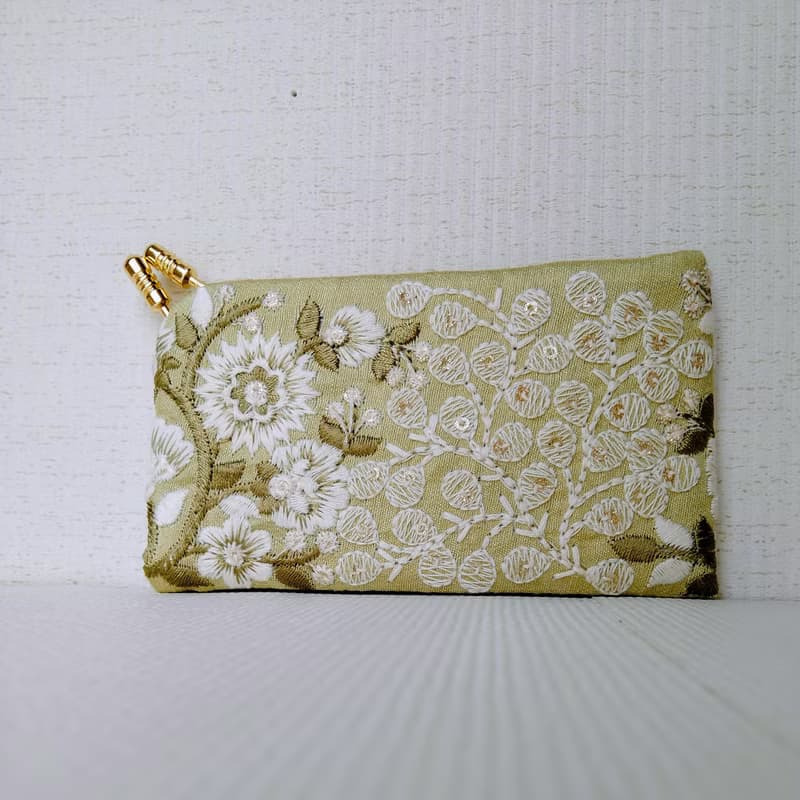 鶯色 刺繍名刺入れ