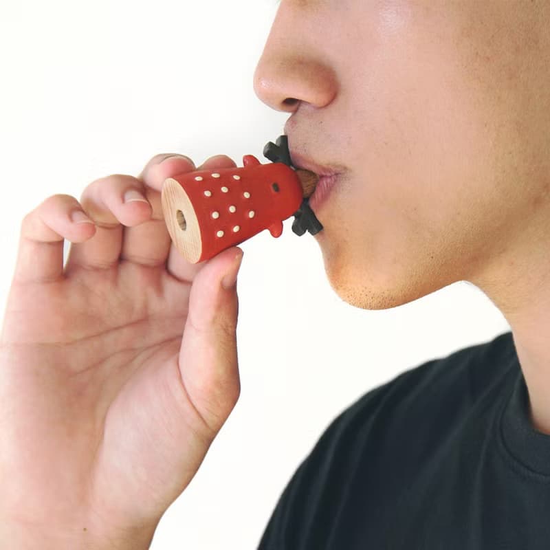 聞森笛 – 紅色福氣不倒翁 卡祖笛 KAZOO 公仔