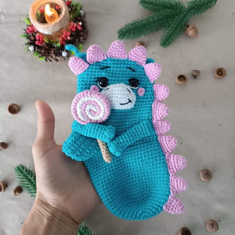 【數位】Crochet pattern Christmas stocking dragon, Christmas amigurumi stocking
