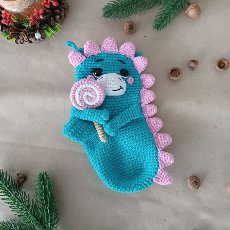 【數位】Crochet pattern Christmas stocking dragon, Christmas amigurumi stocking