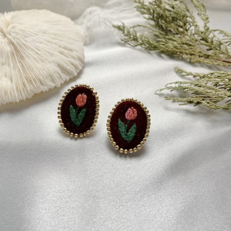 手作刺繡//一輪花標本耳環//可改夾式