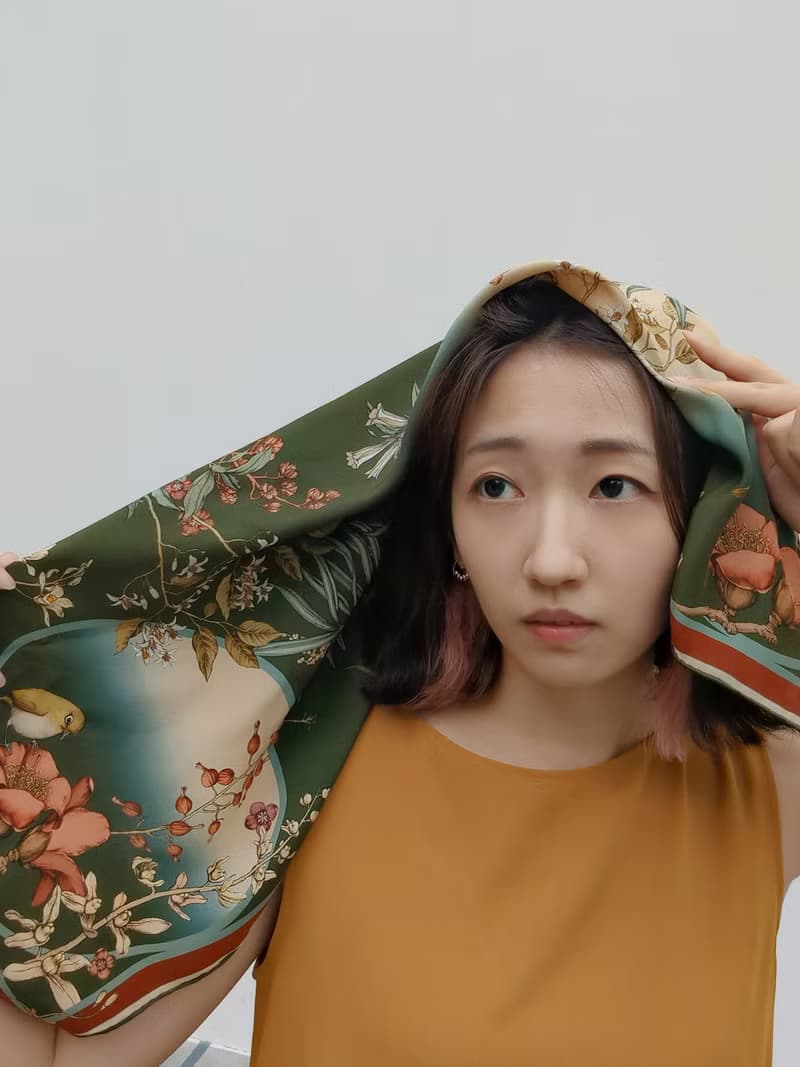 【豐果與花蜜】雙面印真絲方巾 / 手繪台灣植物系列 蠶絲巾