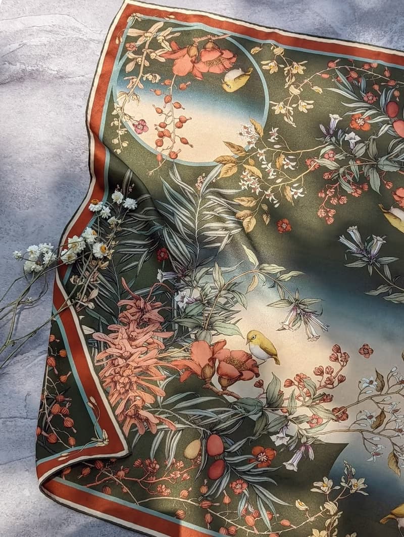 【豐果與花蜜】雙面印真絲方巾 / 手繪台灣植物系列 蠶絲巾