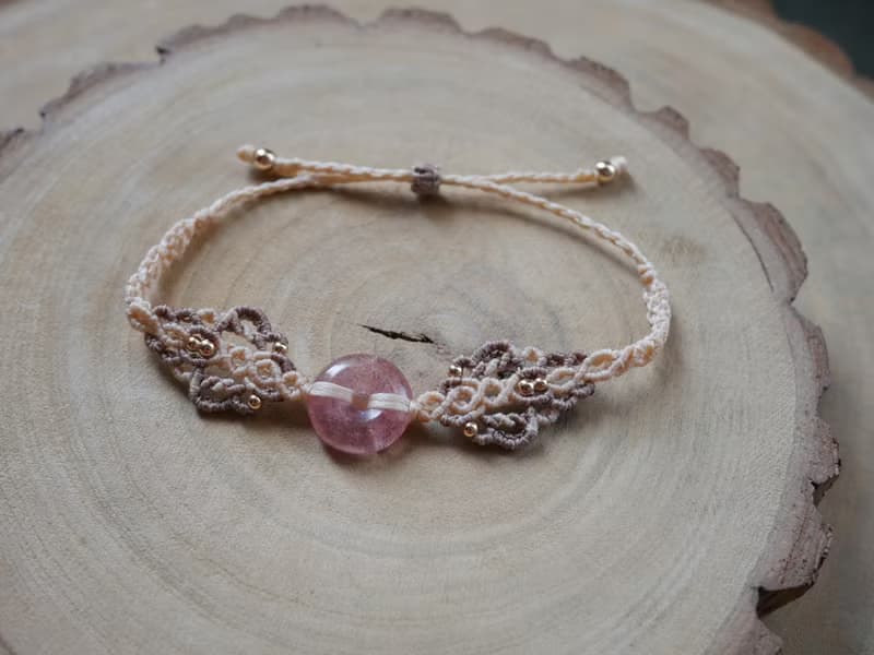 SS24~草莓晶 平安扣 l 蠟線 l 手工編織 l 手環