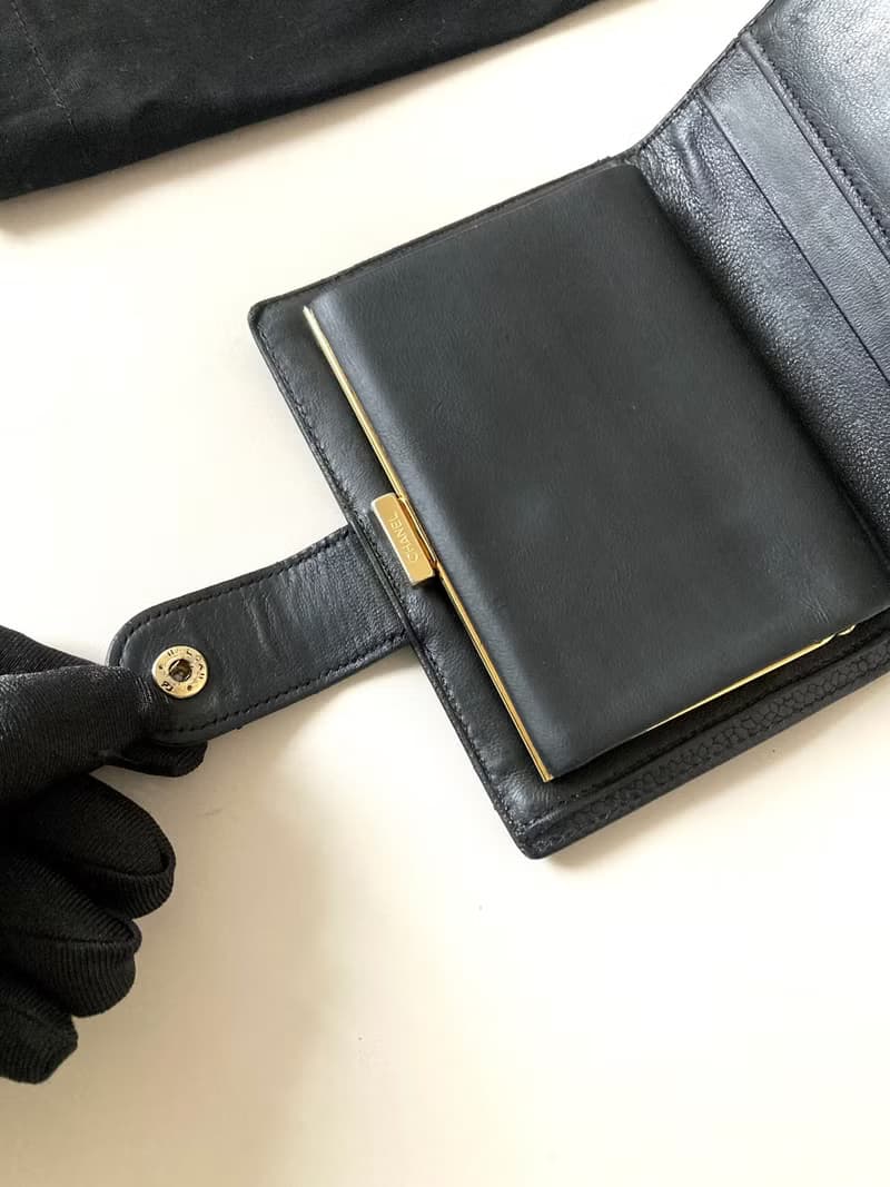 【母親節優惠】中古二手Chanel魚子醬黑色皮革口金中短夾銀錢包