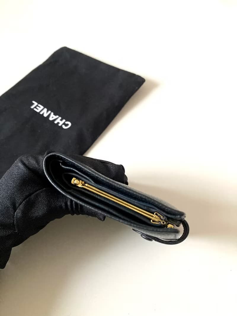 【母親節優惠】中古二手Chanel魚子醬黑色皮革口金中短夾銀錢包