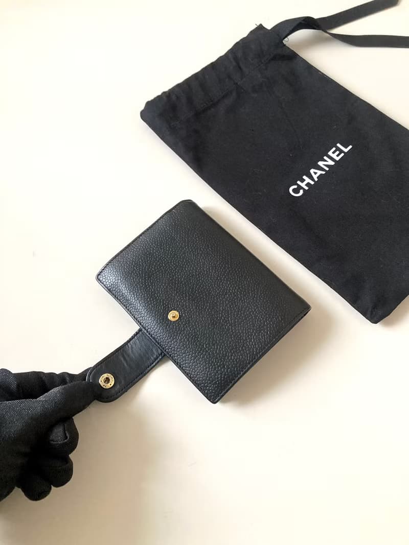 【母親節優惠】中古二手Chanel魚子醬黑色皮革口金中短夾銀錢包