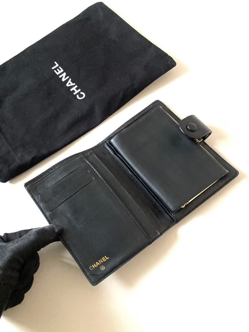 【母親節優惠】中古二手Chanel魚子醬黑色皮革口金中短夾銀錢包