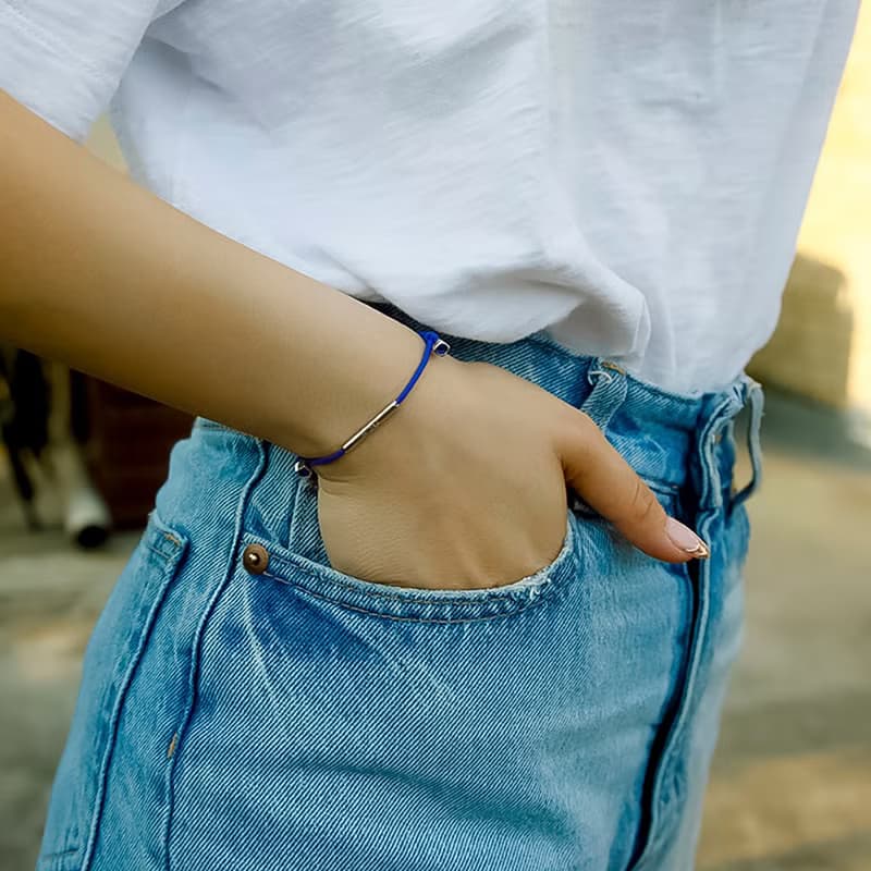 LA LIGNE SINGLE STRING BRACELET BLUE